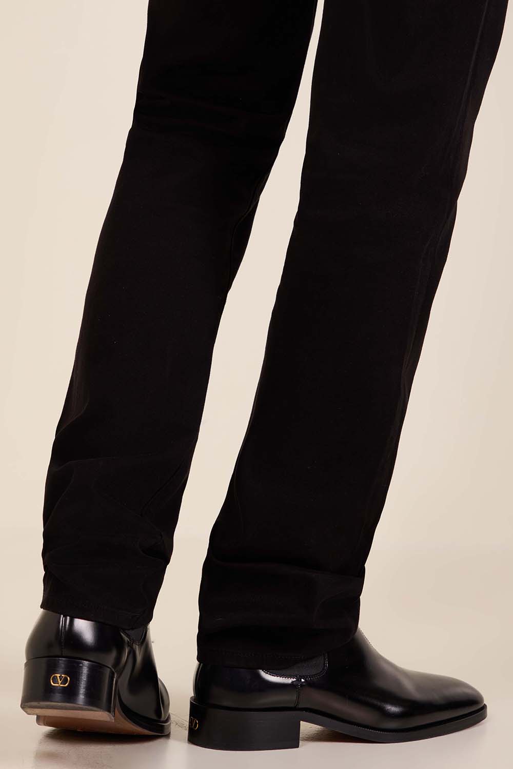 תמונת כל הלוק של מגפונים